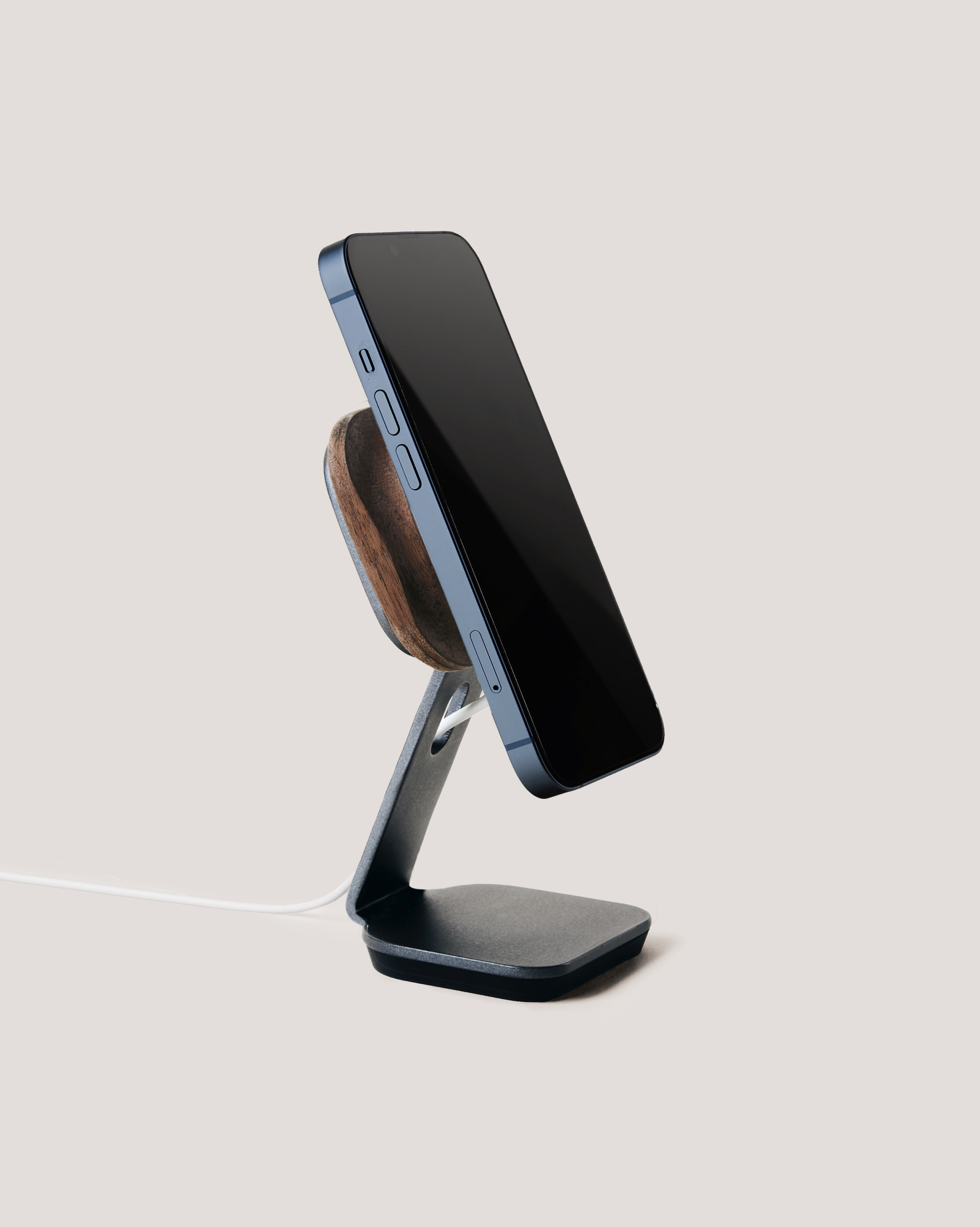 magsafe-smartphone-stand